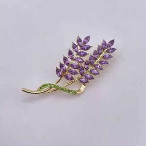 Lavender Brooch Q647